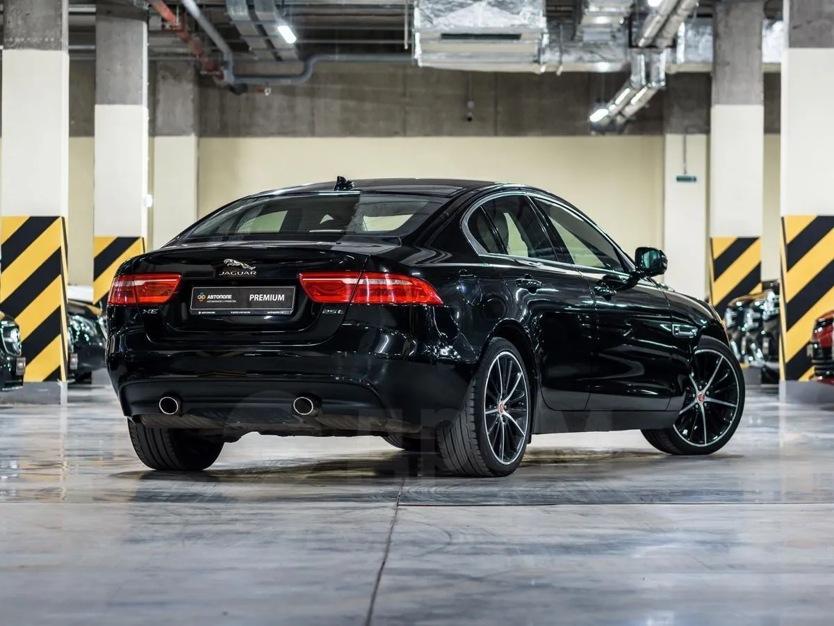 Jaguar XE Image 8